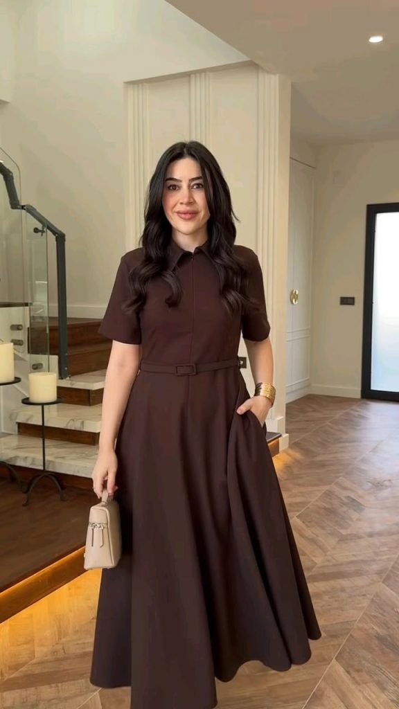 Pair an Earth-Tone Maxi Dress with Brown Accessories