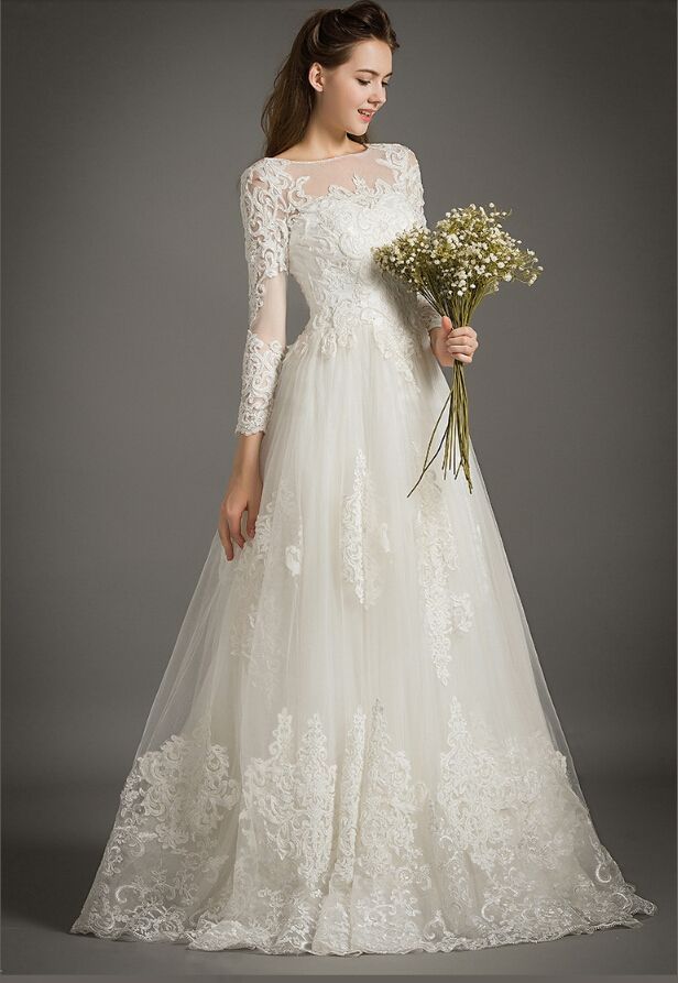 Vintage-Inspired Lace Wedding Dress