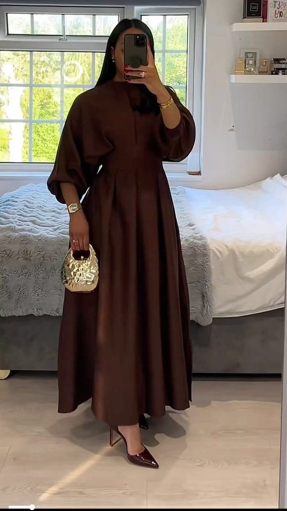  Brown Maxi Dress With Neutral Accessories
